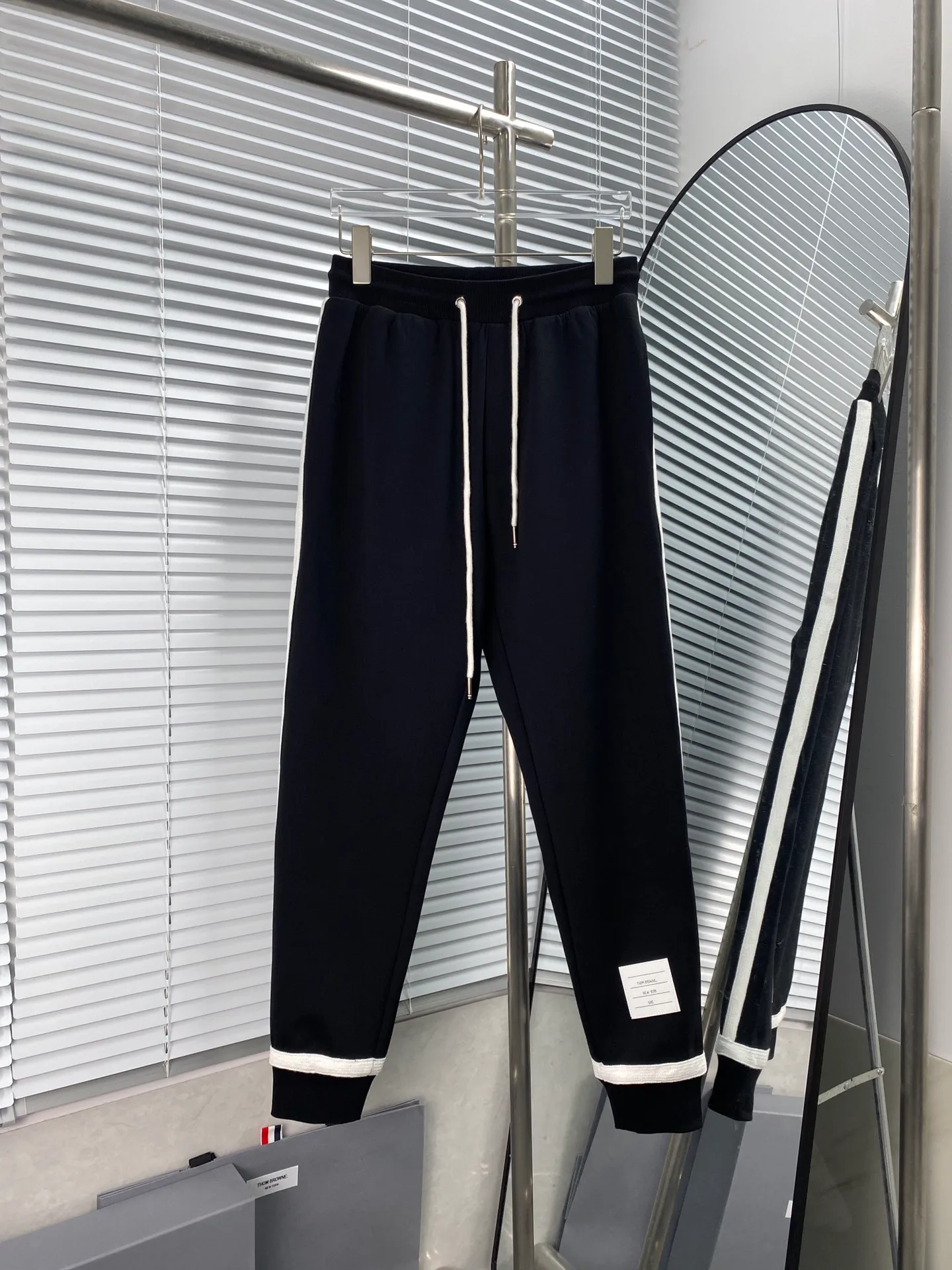 THOM BROWNE 2023AW ， ， ， ， 。 ， Quality ， Classic ：Navy Blue Black Sizes：Ｍ-3XL